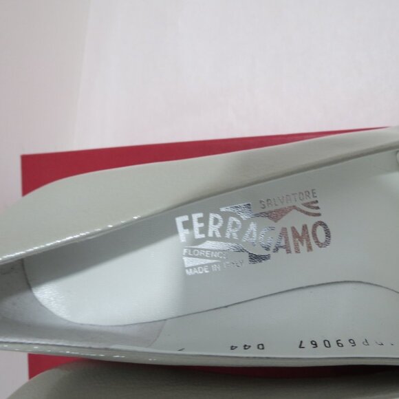 Salvatore Ferragamo Carla Cygno Patent calf Pump Gray Shoes - Picture 5 of 5